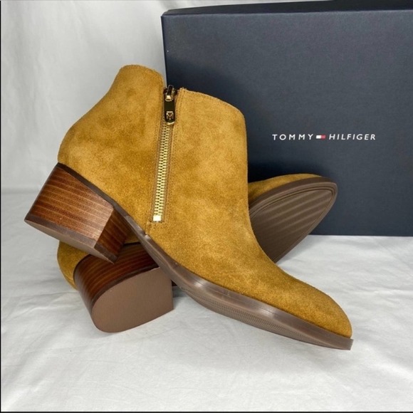 Tommy Hilfiger Tan Suede Ankle Booties Boots SHOES zippers work  Size 8 - Picture 4 of 8
